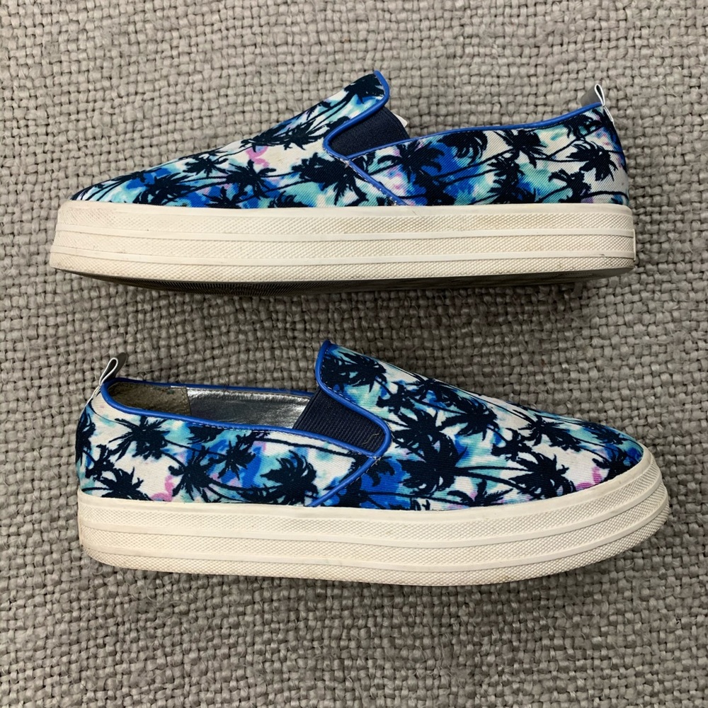 Juicy couture slip on shoes